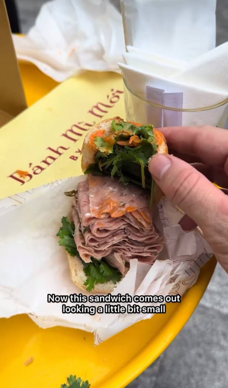 Kh&aacute;ch T&acirc;y b&igrave;nh chọn b&aacute;nh m&igrave; đắt nhất Việt Nam - Ảnh 5.
