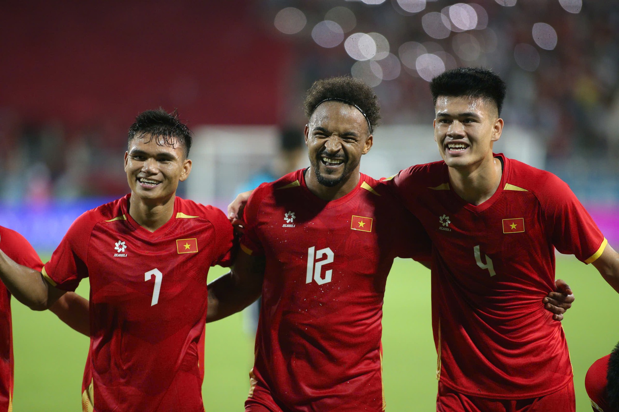 HLV Kim Sang-sik có "quân bài tẩy", ĐT Việt Nam sẽ thắng ngay trên đất Thái Lan? - Ảnh 2.