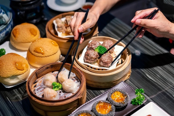 Dim sum c&oacute; nghĩa l&agrave; g&igrave;? Sự ph&aacute;t triển của ẩm thực điểm t&acirc;m - Ảnh 1.
