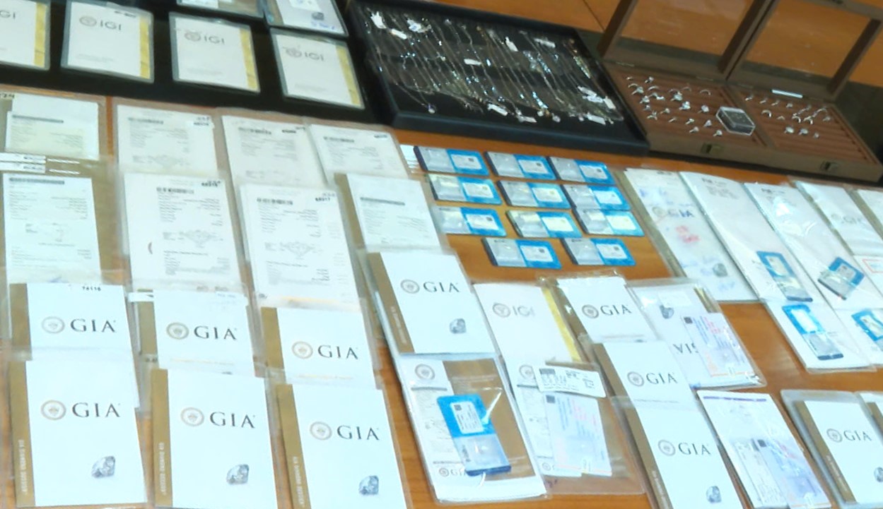 C&ocirc;ng an c&ocirc;ng bố kết quả gi&aacute;m định kim cương li&ecirc;n quan Gi&aacute;m đốc Đặng Ngọc Thảo - Ảnh 1.