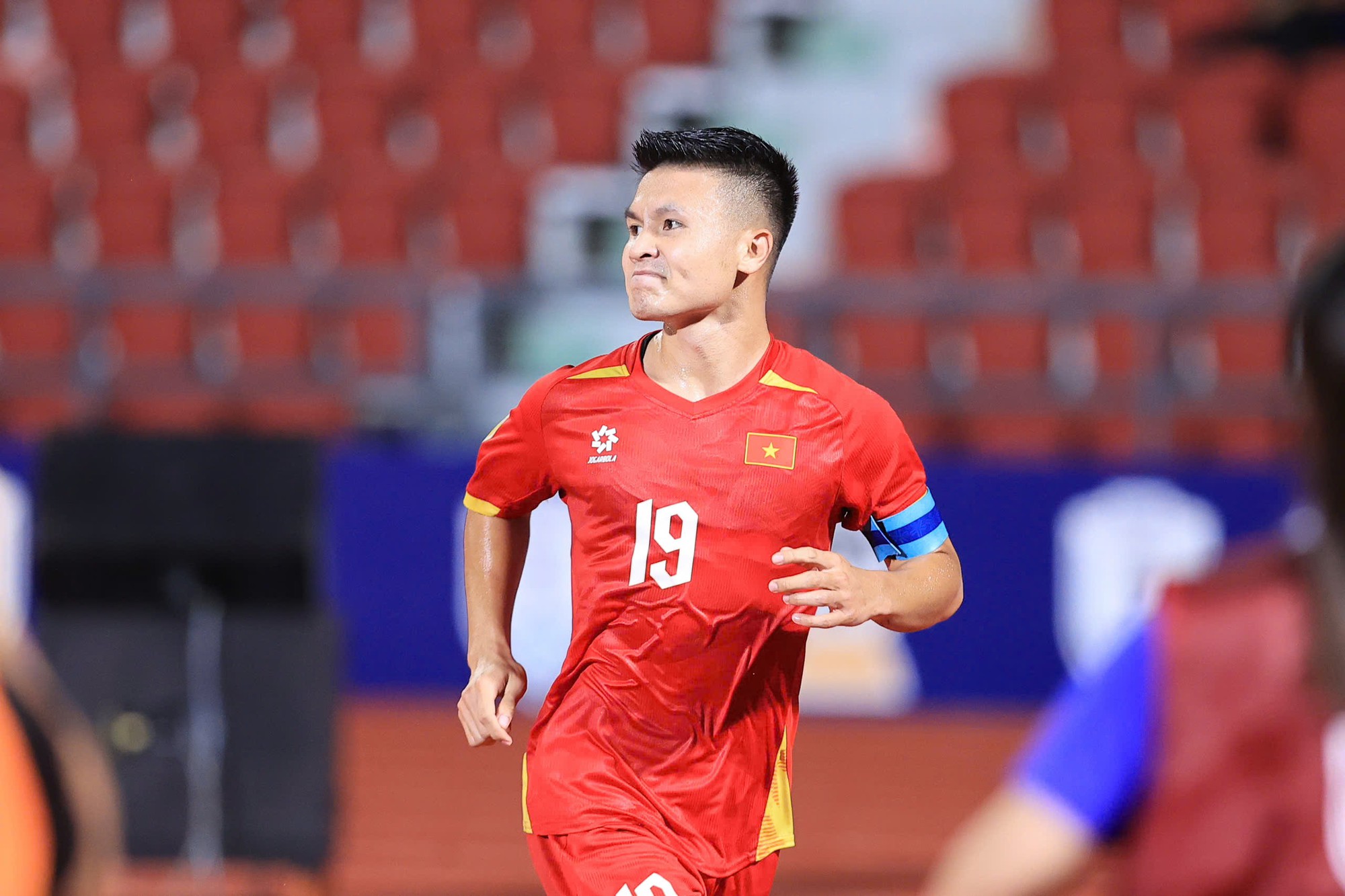 Lập siêu phẩm vào lưới Thái Lan, Quang Hải lọt top 5 bảng vàng tuyển Việt Nam - Ảnh 1. Lập siêu phẩm vào lưới Thái Lan, Quang Hải lọt top 5 bảng vàng tuyển Việt Nam - Ảnh 1.