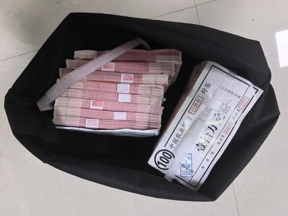 Lừa đảo tiền giả 718 triệu đồng: Câu chuyện của người đàn ông tin bạn thân - Ảnh 2. Lừa đảo tiền giả 718 triệu đồng: Câu chuyện của người đàn ông tin bạn thân - Ảnh 2.