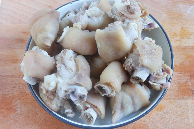 V&igrave; sao n&ecirc;n th&ecirc;m gừng khi luộc ch&acirc;n gi&ograve;? - Ảnh 2.