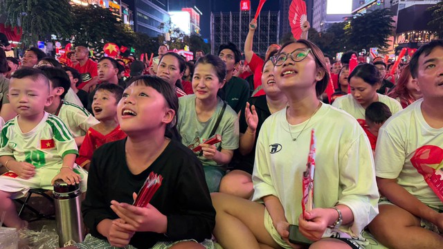 Quá đã: Quang Hải, Hai Long khiến cổ động viên Việt Nam hài lòng! - Ảnh 29.