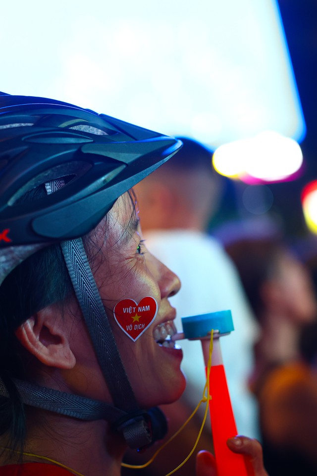 Quá đã: Quang Hải, Hai Long khiến cổ động viên Việt Nam hài lòng! - Ảnh 17.