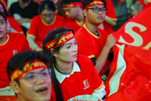 Quá đã: Quang Hải, Hai Long khiến cổ động viên Việt Nam hài lòng! - Ảnh 19.