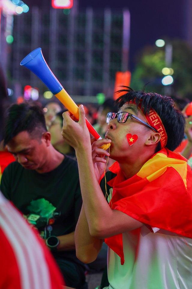 Quá đã: Quang Hải, Hai Long khiến cổ động viên Việt Nam hài lòng! - Ảnh 15.