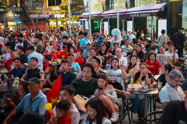 Quá đã: Quang Hải, Hai Long khiến cổ động viên Việt Nam hài lòng! - Ảnh 22.