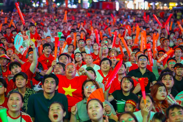 Quá đã: Quang Hải, Hai Long khiến cổ động viên Việt Nam hài lòng! - Ảnh 14.