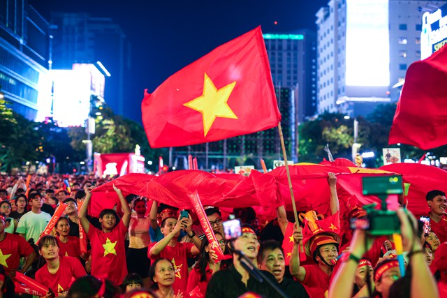 Quá đã: Quang Hải, Hai Long khiến cổ động viên Việt Nam hài lòng! - Ảnh 9.