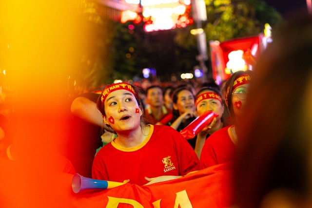 Quá đã: Quang Hải, Hai Long khiến cổ động viên Việt Nam hài lòng! - Ảnh 6.