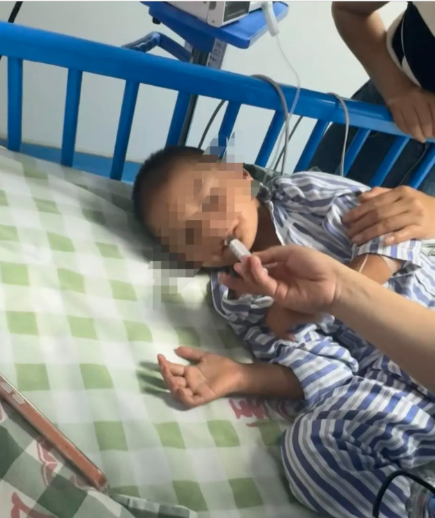 Bé trai tự kỷ mất tích 4 ngày, hàng trăm người tìm kiếm, vừa trở về gia đình đã có hành động không ai ngờ - Ảnh 2.