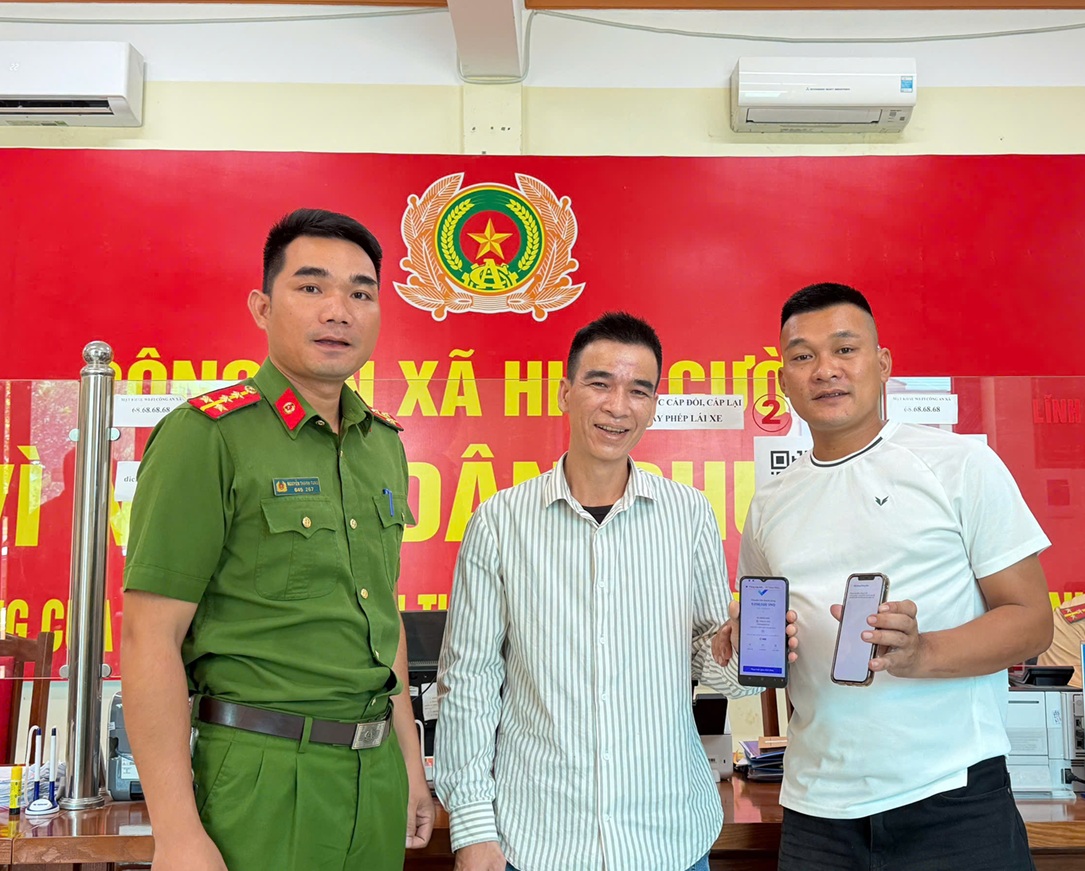 Công an các tỉnh xác minh loạt giao dịch chuyển khoản từ 9,9 triệu, 10 triệu, đến 61 triệu... của nhiều người dân - Ảnh 2. Công an các tỉnh xác minh loạt giao dịch chuyển khoản từ 9,9 triệu, 10 triệu, đến 61 triệu... của nhiều người dân - Ảnh 2.