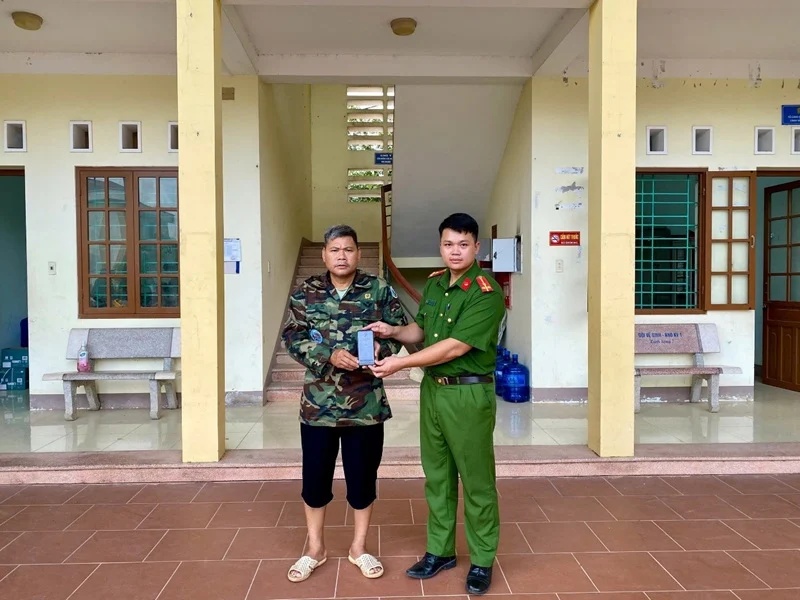 Công an các tỉnh xác minh loạt giao dịch chuyển khoản từ 9,9 triệu, 10 triệu, đến 61 triệu... của nhiều người dân - Ảnh 3. Công an các tỉnh xác minh loạt giao dịch chuyển khoản từ 9,9 triệu, 10 triệu, đến 61 triệu... của nhiều người dân - Ảnh 3.