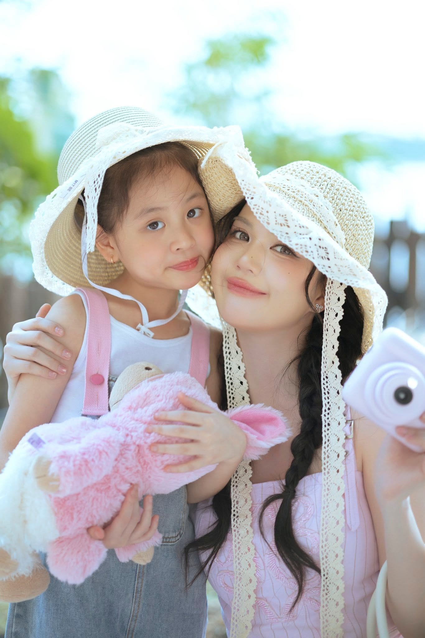 Cháu gái được Ngọc Trinh nuôi từ bé càng lớn càng xinh đẹp, nhìn qua tưởng bản sao của cô lúc nhỏ - Ảnh 3.