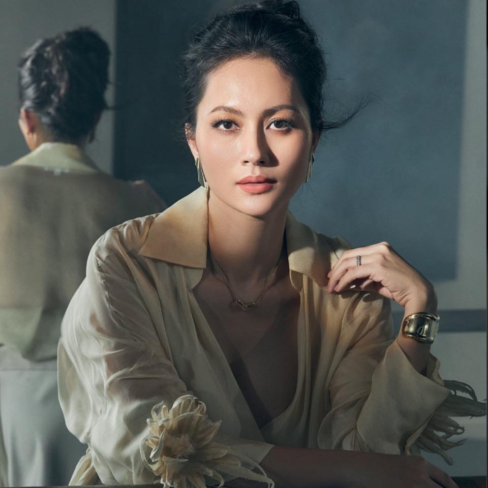 Mỹ nh&acirc;n Vbiz ai nh&igrave;n cũng bảo "kh&ocirc;ng l&agrave; nữ ho&agrave;ng cũng l&agrave; ho&agrave;ng hậu": Sắc đẹp đ&uacute;ng chuẩn ph&uacute; qu&yacute; trời ban - Ảnh 10.