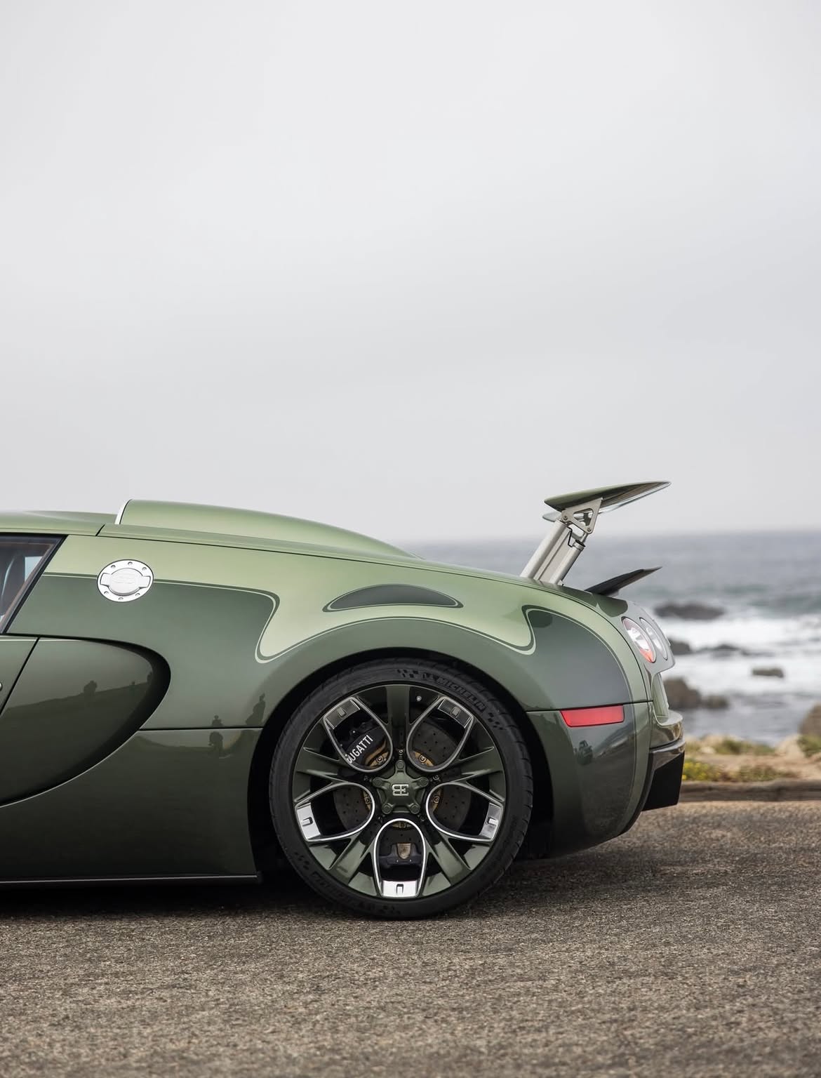Chủ Bugatti Veyron cũ kh&ocirc;ng cần lo lắng: Xe 20 năm tuổi nhưng h&atilde;ng sẵn s&agrave;ng 't&acirc;n trang' lại như xuất xưởng, miễn l&agrave; c&oacute; đủ tiền - Ảnh 14.