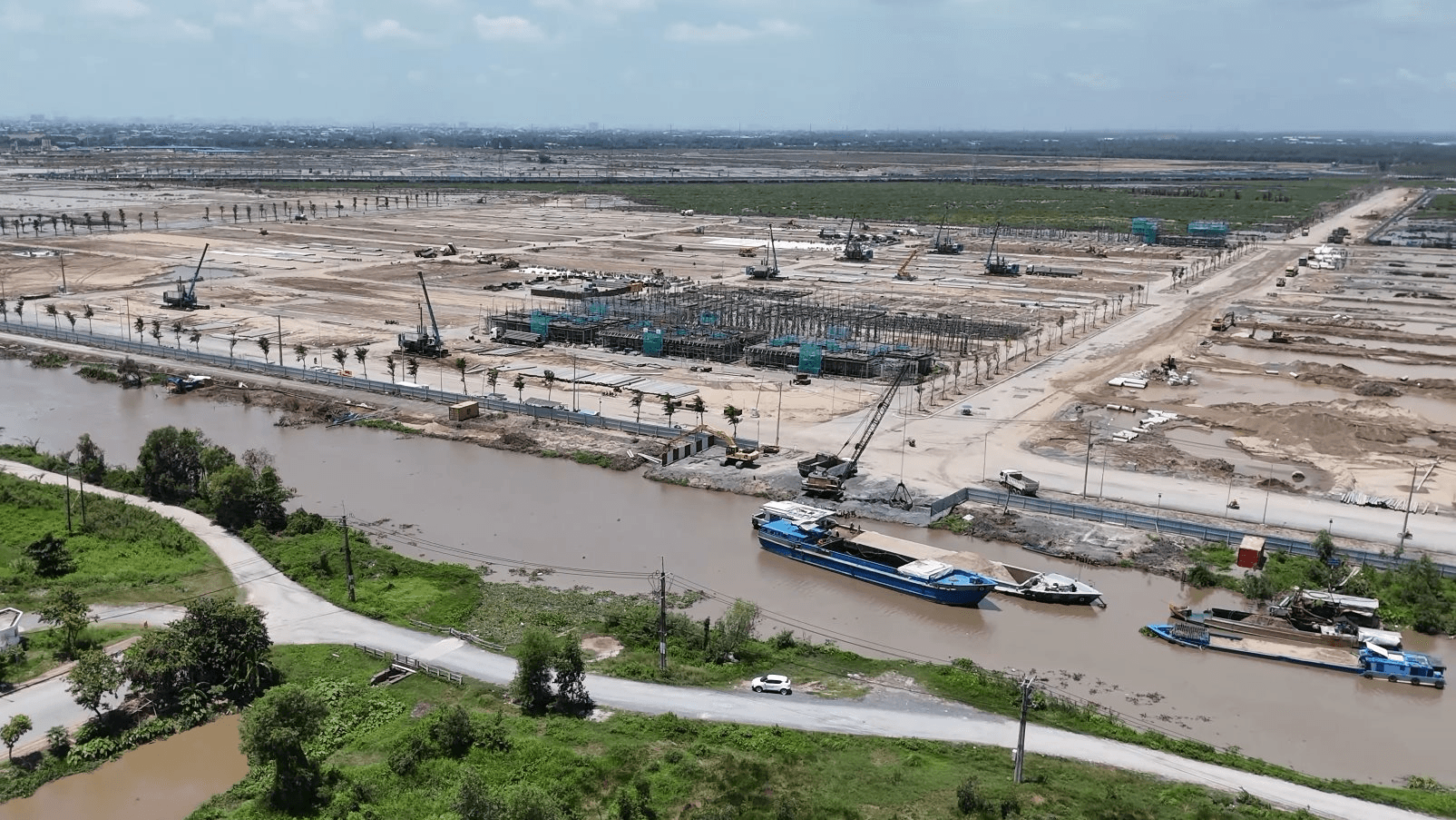 Tỷ ph&uacute; Phạm Nhật Vượng đang x&acirc;y &ldquo;th&agrave;nh phố c&ocirc;ng vi&ecirc;n tri thức&rdquo; cho 60.000 sinh vi&ecirc;n, nằm trong đại đ&ocirc; thị 1.080 ha c&oacute; s&acirc;n golf 200 ha v&agrave; 100 c&ocirc;ng vi&ecirc;n - Ảnh 1.