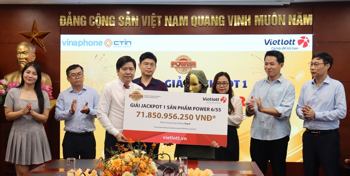 Người &lsquo;ẵm&rsquo; đ&ocirc;̣c đắc g&acirc;̀n 72 tỷ đ&ocirc;̀ng đã trúng s&ocirc;́ hơn 1.100 l&acirc;̀n - Ảnh 1.