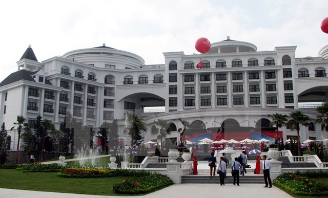 1 h&ograve;n đảo được tỷ ph&uacute; Phạm Nhật Vượng "chăm s&oacute;c" suốt hơn 12 năm: Từng hoang vắng, nhiều cỏ dại, c&aacute;ch bờ chưa đầy 1km, nay cực nổi bật ở tỉnh gi&agrave;u c&oacute; bậc nhất Việt Nam - Ảnh 3.