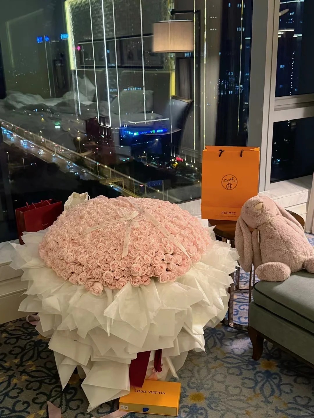 Mua cuộc sống tiểu thư nhà giàu với 3 triệu đồng - Ảnh 3. Mua cuộc sống tiểu thư nhà giàu với 3 triệu đồng - Ảnh 3.