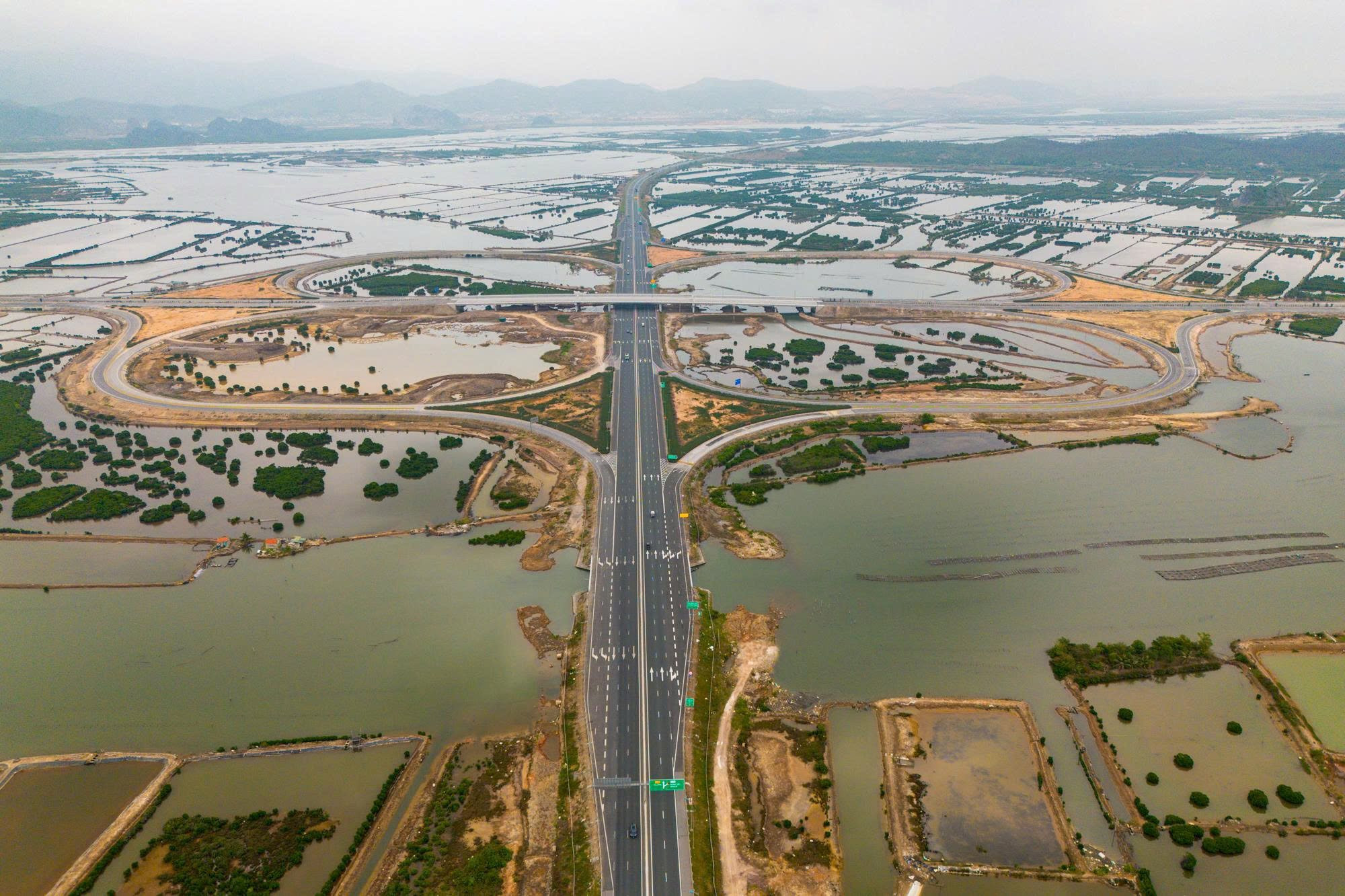Tỉnh gi&agrave;u bậc nhất miền Bắc sở hữu n&uacute;t giao rộng gấp 7 lần hồ Ho&agrave;n Kiếm - Ảnh 2.