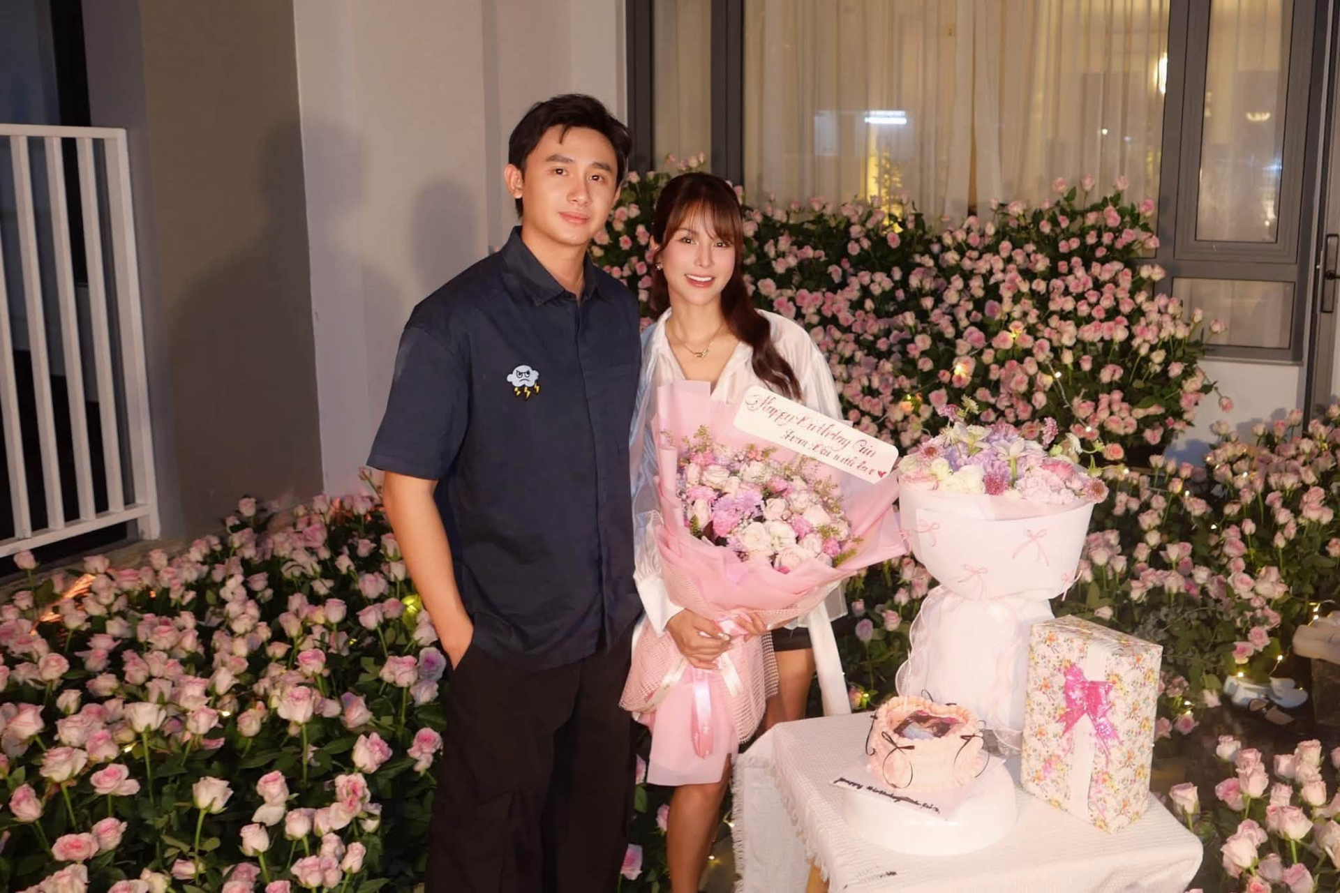 Ng&ocirc;i nh&agrave; của Diệp L&acirc;m Anh - nơi &ldquo;hồng h&agrave;i nhi&rdquo; k&eacute;m 11 tuổi phủ k&iacute;n 6.836 đ&oacute;a hoa hồng, đẹp hơn cả cổ t&iacute;ch- Ảnh 2.