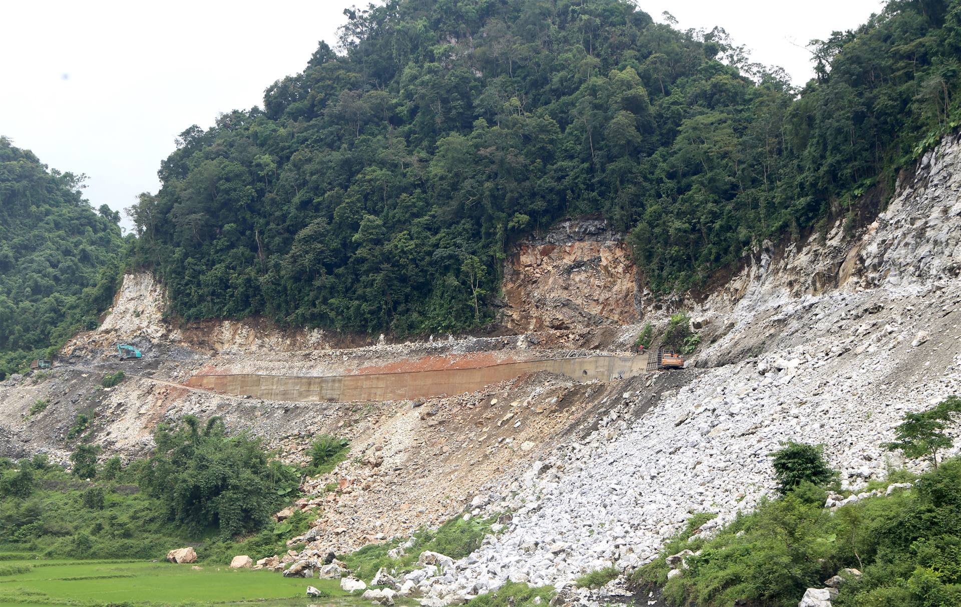 Con đường 37km trị giá 3.700 tỷ đồng nối thẳng đến hồ nước ngọt tự nhiên lớn nhất Việt Nam, lọt top thế giới - Ảnh 4.