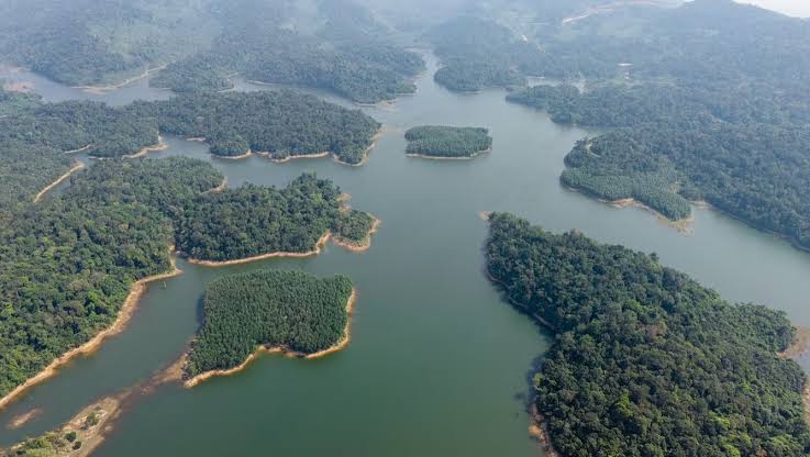 Việt Nam sắp có 'Bà Nà Hills thứ 2': Trị giá 16.234 tỷ đồng, cáp treo lên đỉnh núi hơn 1.000m đẹp ngoạn mục - Ảnh 1.
