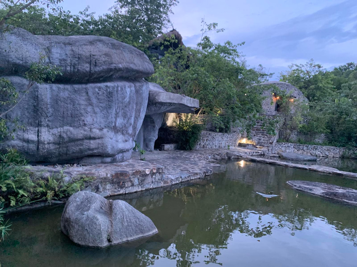Nh&agrave; trong hang của &ocirc;ng Đặng L&ecirc; Nguy&ecirc;n Vũ - Ảnh 4.