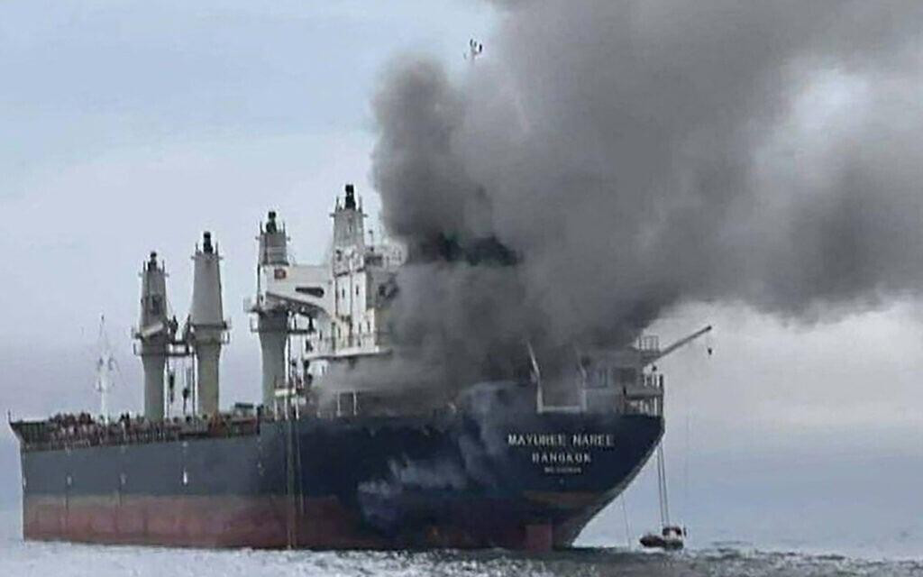 Iran dọa l&agrave;m t&ecirc; liệt xuất khẩu dầu của to&agrave;n v&ugrave;ng Vịnh nếu Mỹ kh&ocirc;ng dừng chiến dịch tấn c&ocirc;ng t&agrave;i ch&iacute;nh &ldquo;chưa từng c&oacute;&rdquo; - Ảnh 4.