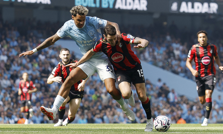 Tho&aacute;t thua trong 10 ph&uacute;t cuối, Man City thắng Bournemouth 2-1 - Ảnh 2.