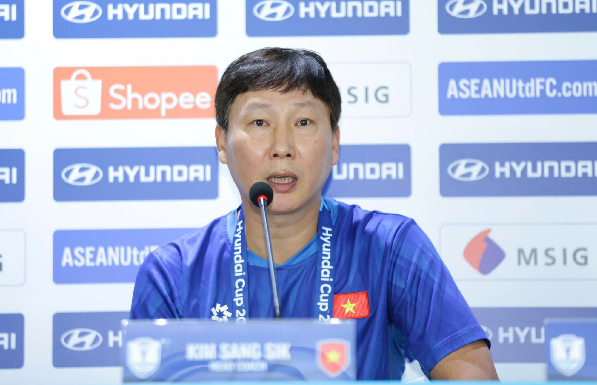 Họp b&aacute;o trận Việt Nam vs Th&aacute;i Lan: HLV Kim Sang-sik n&oacute;i g&igrave; trước trận chung kết lượt về AFF Cup? - Ảnh 1.