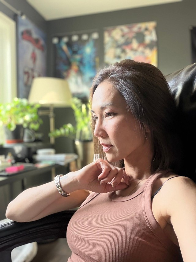 Kim Hiền từ Mỹ về Việt Nam sau ly hôn chồng doanh nhân, đứng ngoài nhà cũ, lặng lẽ nhìn vào - Ảnh 6. Kim Hiền từ Mỹ về Việt Nam sau ly hôn chồng doanh nhân, đứng ngoài nhà cũ, lặng lẽ nhìn vào - Ảnh 6.