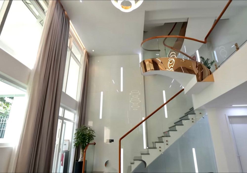 Kh&aacute;m ph&aacute; nh&agrave; của Thu Trang v&agrave; Tiến Luật: Tổ ấm hiện đại cho đại gia đ&igrave;nh - Ảnh 3.