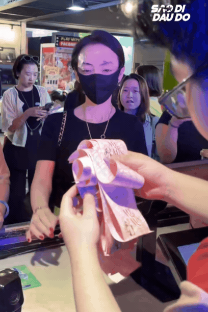 Thu Trang lộ vết sẹo lớn tr&ecirc;n mặt- Ảnh 2.