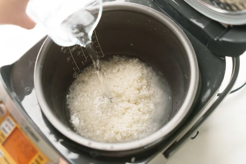 V&igrave; sao kh&ocirc;ng n&ecirc;n vo gạo 2 lần trong nồi cơm điện? - Ảnh 3.
