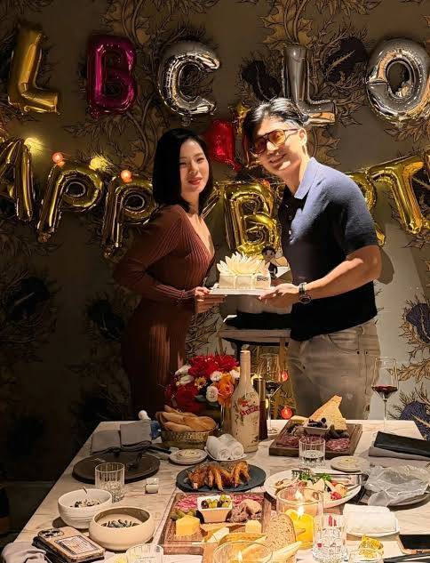 Loạt mỹ nh&acirc;n Việt đ&igrave;nh đ&aacute;m si m&ecirc; bạn đời k&eacute;m 11 tuổi, cặp đ&ocirc;i c&ocirc; - tr&ograve; l&atilde;ng mạn như cổ t&iacute;ch - Ảnh 2.