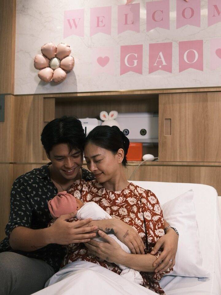 Loạt mỹ nh&acirc;n Việt đ&igrave;nh đ&aacute;m si m&ecirc; bạn đời k&eacute;m 11 tuổi, cặp đ&ocirc;i c&ocirc; - tr&ograve; l&atilde;ng mạn như cổ t&iacute;ch - Ảnh 4.