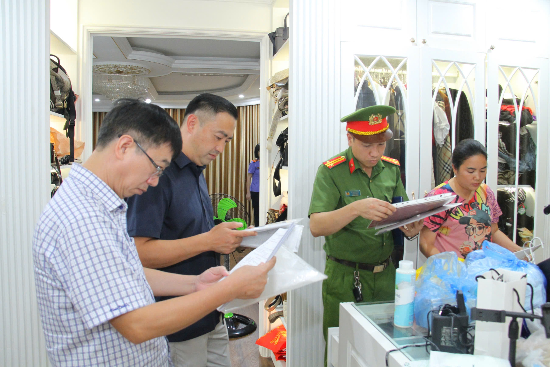 Vụ bắt vợ chồng Hải Sapa TV: Tội danh v&agrave; h&igrave;nh phạt trong năm 2026 - Ảnh 2.