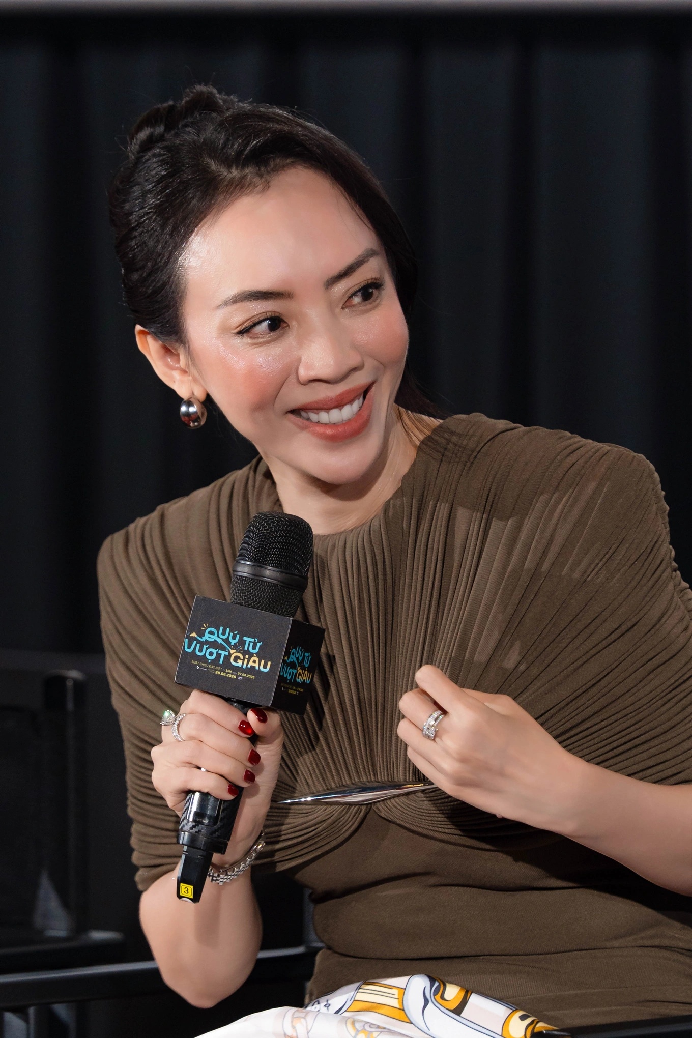 Thu Trang lộ vết sẹo lớn tr&ecirc;n mặt- Ảnh 3.
