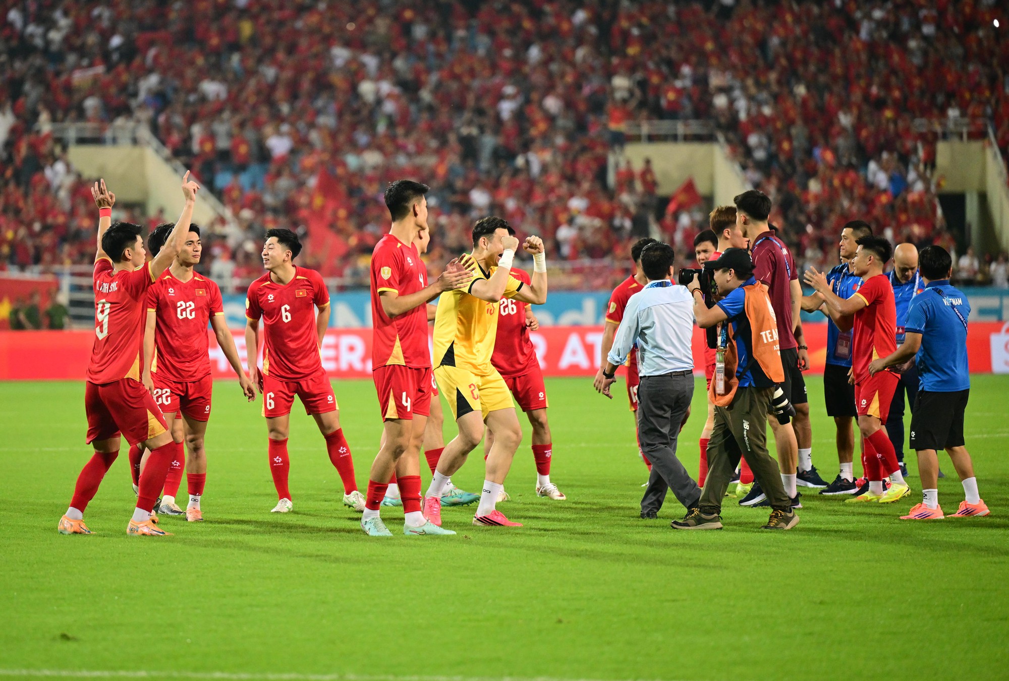 ĐT Việt Nam v&ocirc; địch ASEAN Cup 2026: HLV Kim Sang - sik v&agrave; niềm vui Duy Mạnh - Ảnh 2.