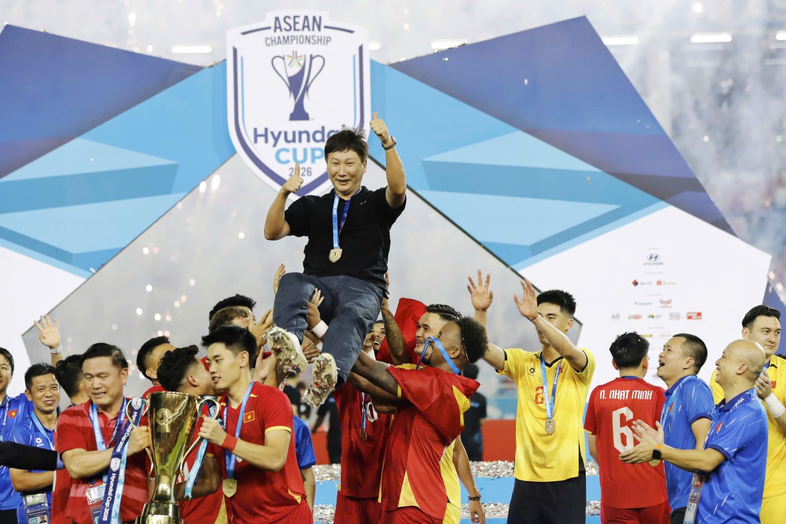 BXH chung cuộc AFF Cup: Việt Nam vô địch, Indonesia thêm một lần không vào nổi top 4 - Ảnh 2. BXH chung cuộc AFF Cup: Việt Nam vô địch, Indonesia thêm một lần không vào nổi top 4 - Ảnh 2.