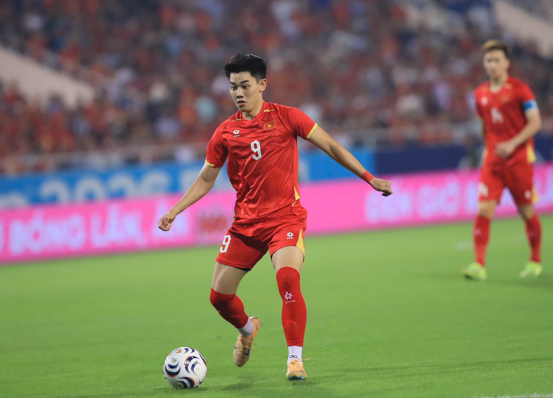 Đ&igrave;nh Bắc hạnh ph&uacute;c sau v&ocirc; địch ASEAN Cup 2026: Ch&uacute;ng ta đ&atilde; giữ c&uacute;p lại Mỹ Đ&igrave;nh - Ảnh 1.