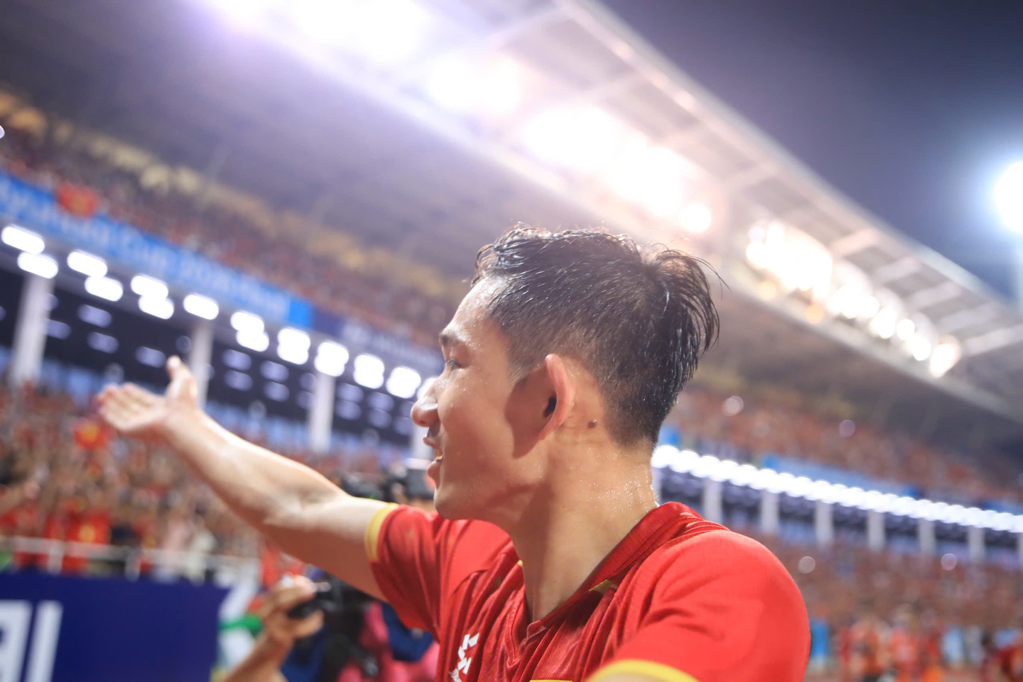 ĐT Việt Nam v&ocirc; địch ASEAN Cup 2026: HLV Kim Sang - sik v&agrave; niềm vui Duy Mạnh - Ảnh 8.