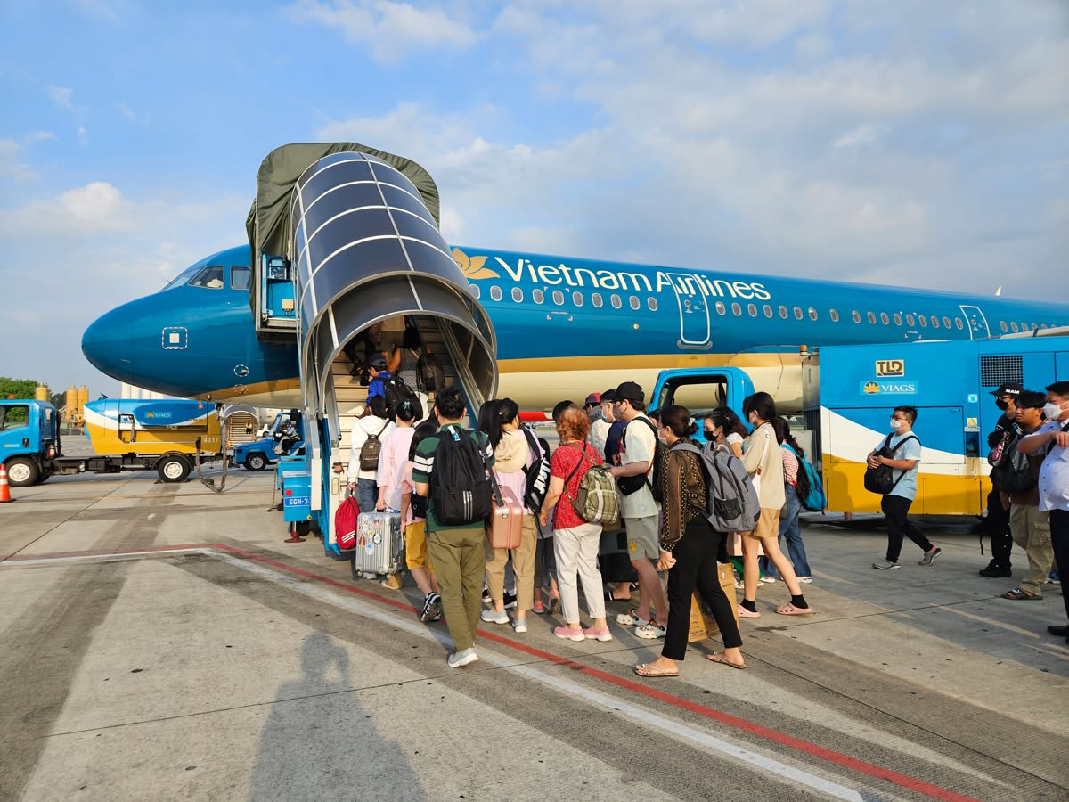 Cảnh gi&aacute;c với lừa đảo v&eacute; m&aacute;y bay dịp lễ 2 / 9 từ Vietnam Airlines - Ảnh 1.