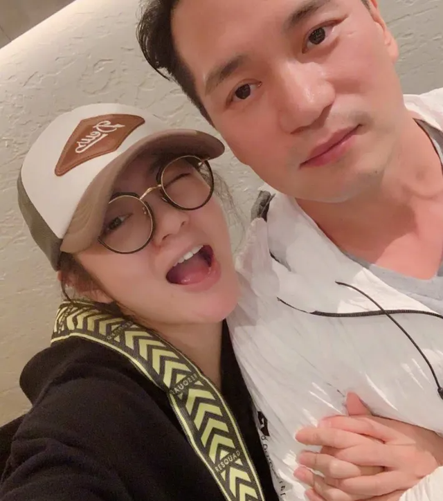 "Nữ diễn viên phim giờ vàng" khốn khổ, phải nuôi 2 con gái riêng của chồng đại gia vướng lao lý - Ảnh 2. "Nữ diễn viên phim giờ vàng" khốn khổ, phải nuôi 2 con gái riêng của chồng đại gia vướng lao lý - Ảnh 2.