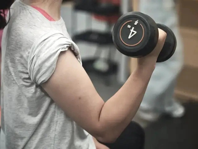 Nữ b&aacute;c sĩ 47 tuổi kh&ocirc;ng chạy bộ, kh&ocirc;ng nhịn ăn vẫn k&eacute;o mỡ m&aacute;u về mức b&igrave;nh thường nhờ một th&oacute;i quen đơn giản - Ảnh 2.
