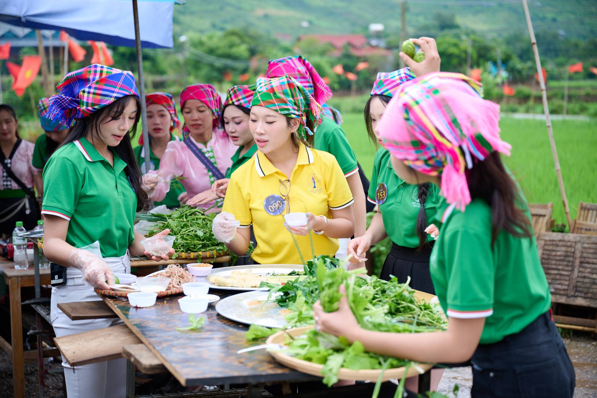 Miss Galaxy Vietnam 2026 trải nghiệm văn hóa độc đáo tại Mộc Châu - Ảnh 3. Miss Galaxy Vietnam 2026 trải nghiệm văn hóa độc đáo tại Mộc Châu - Ảnh 3.