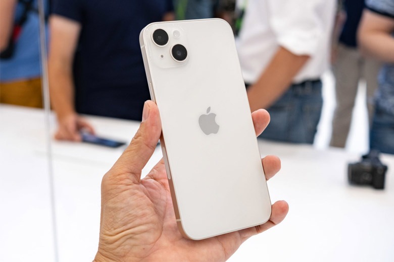 3 Chiếc iPhone gi&aacute; rẻ đ&aacute;ng mua nhất 2026 cho người y&ecirc;u c&ocirc;ng nghệ - Ảnh 2.